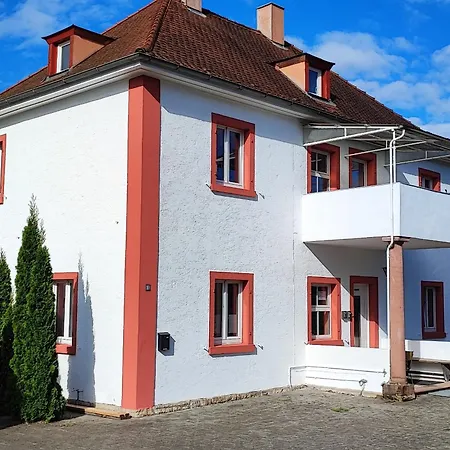Grosses Bis 22 Personen Bei Wuerzburg Fuer Famientreffen - Firmenevents Mit Bbq-grillveranstalltung Moeglich Mit 10 Schlafzimmern Und Drei Badezimmer בית נופש