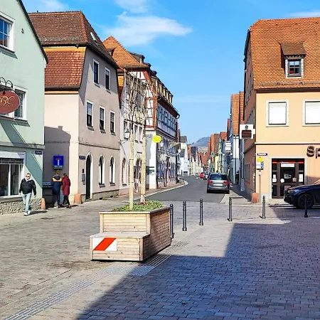 Grosses Bis 22 Personen Bei Wuerzburg Fuer Famientreffen - Firmenevents Mit Bbq-grillveranstalltung Moeglich Mit 10 Schlafzimmern Und Drei Badezimmer *