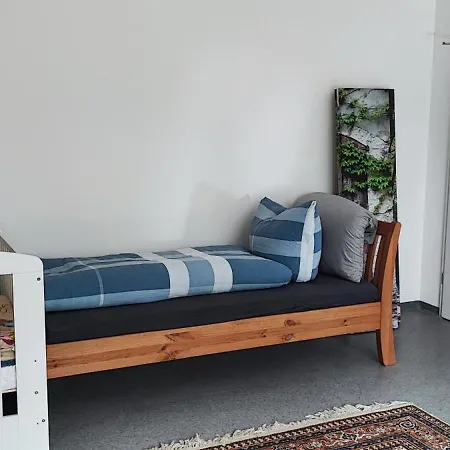 Zentrales Grosses Monteurhaus Bei Wuerzburg Holiday home Veitshochheim