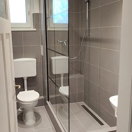 Holiday home Zentrales Grosses Monteurhaus Bei Wuerzburg Veitshochheim